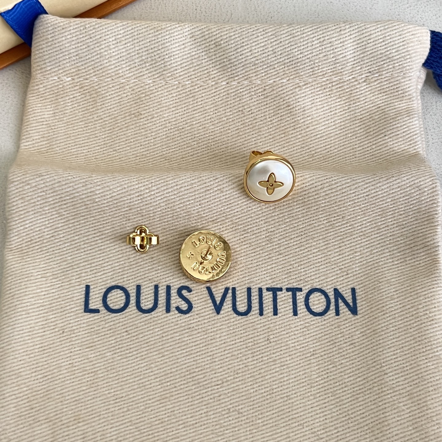 】原单货 LV 耳钉🔹🔹Louis Vuitton 路易威登 🔹专柜一致材质 火爆款出货 设计独特 复古