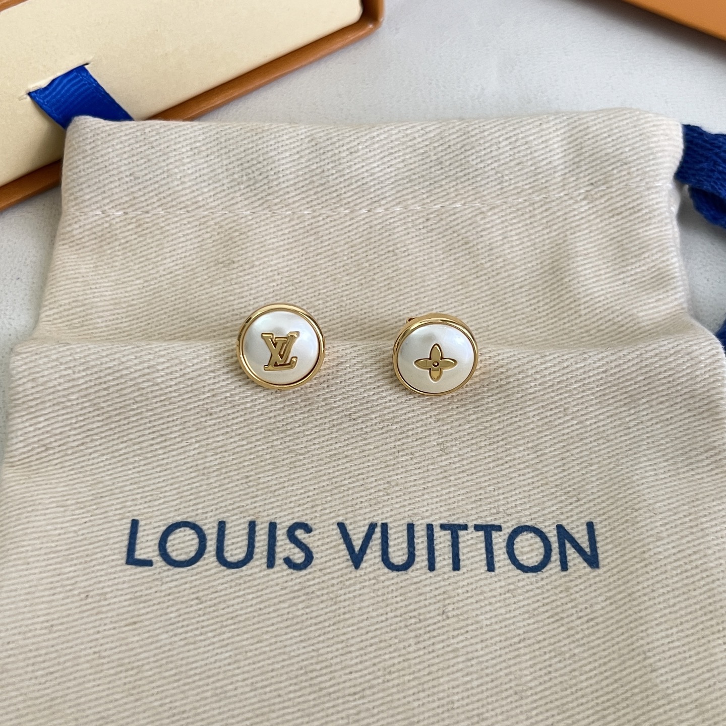 】原单货 LV 耳钉🔹🔹Louis Vuitton 路易威登 🔹专柜一致材质 火爆款出货 设计独特 复古