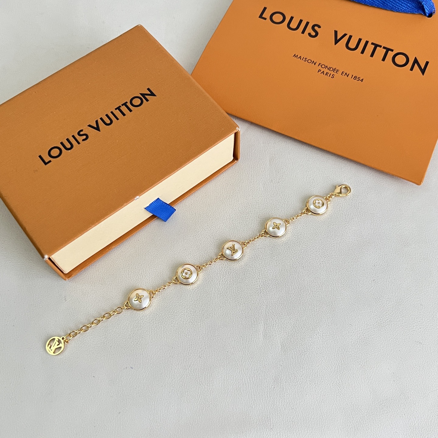 】LV 手链🔹🔹Louis Vuitton 路易威登🔹专柜一致材质 火爆款出货 设计独特 复古前卫 男神