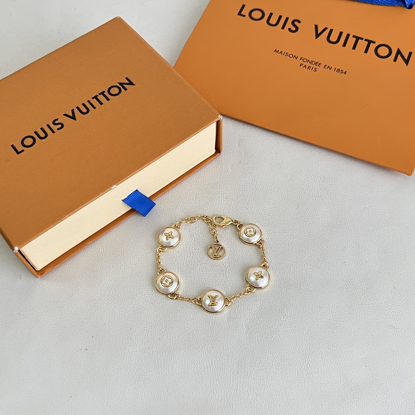 】LV 手链🔹🔹Louis Vuitton 路易威登🔹专柜一致材质 火爆款出货 设计独特 复古前卫 男神