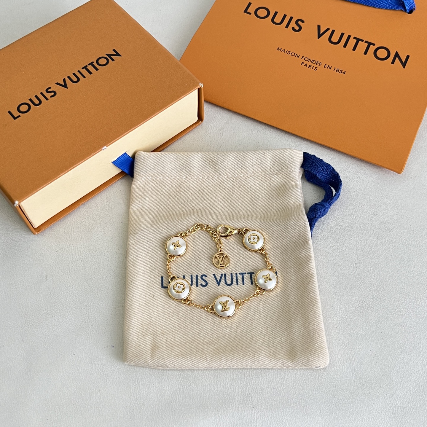 】LV 手链🔹🔹Louis Vuitton 路易威登🔹专柜一致材质 火爆款出货 设计独特 复古前卫 男神