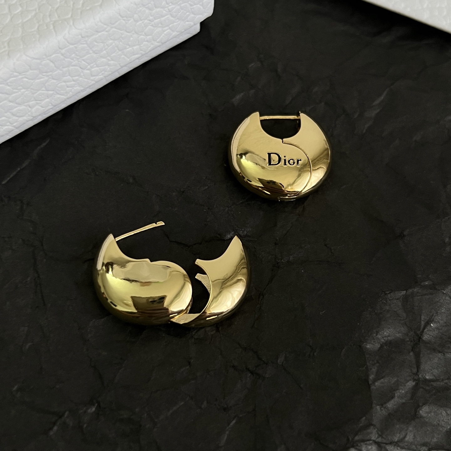 】👑Dior 迪奥  中古 耳环 专柜一致上新 精选原版一致 黄铜材质 甜美气质高雅。