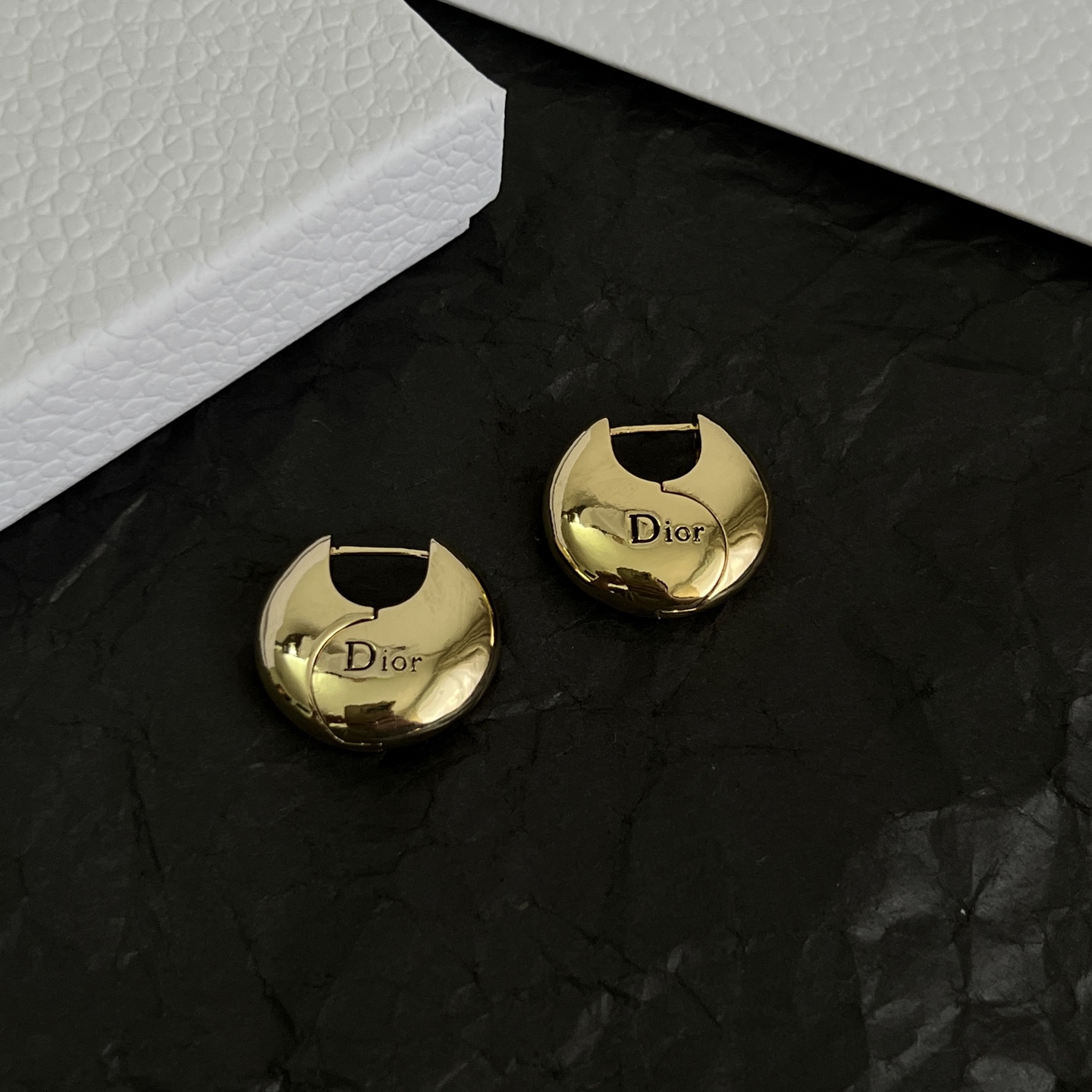 】👑Dior 迪奥  中古 耳环 专柜一致上新 精选原版一致 黄铜材质 甜美气质高雅。