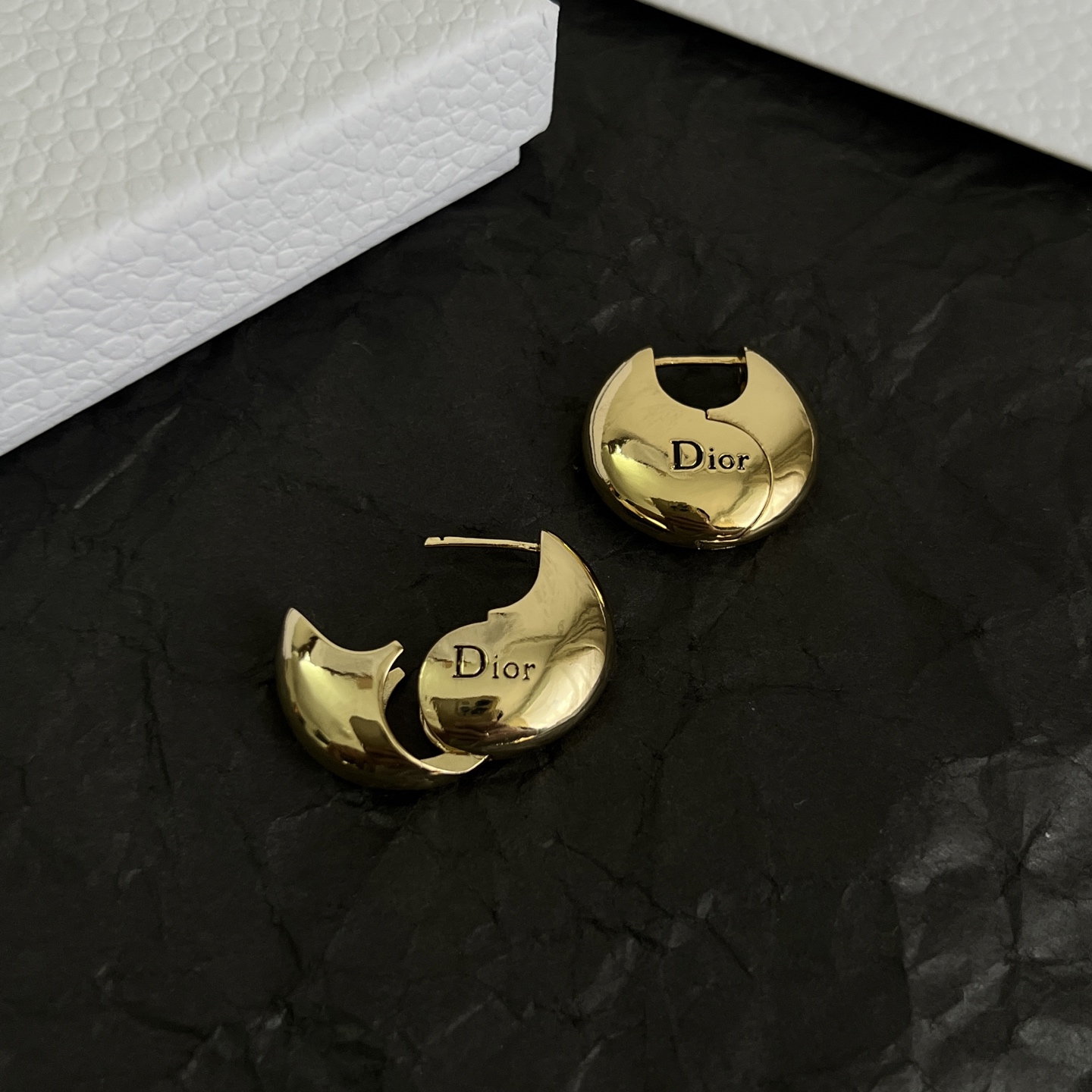 】👑Dior 迪奥  中古 耳环 专柜一致上新 精选原版一致 黄铜材质 甜美气质高雅。