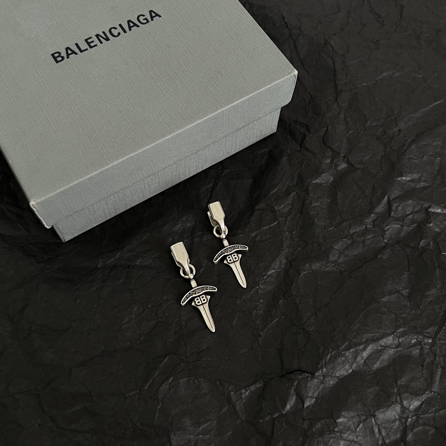 】 巴黎世家  Balenciaga 耳环  简单大方 大牌金质感饱满 ，搭配衣服超好看 ！