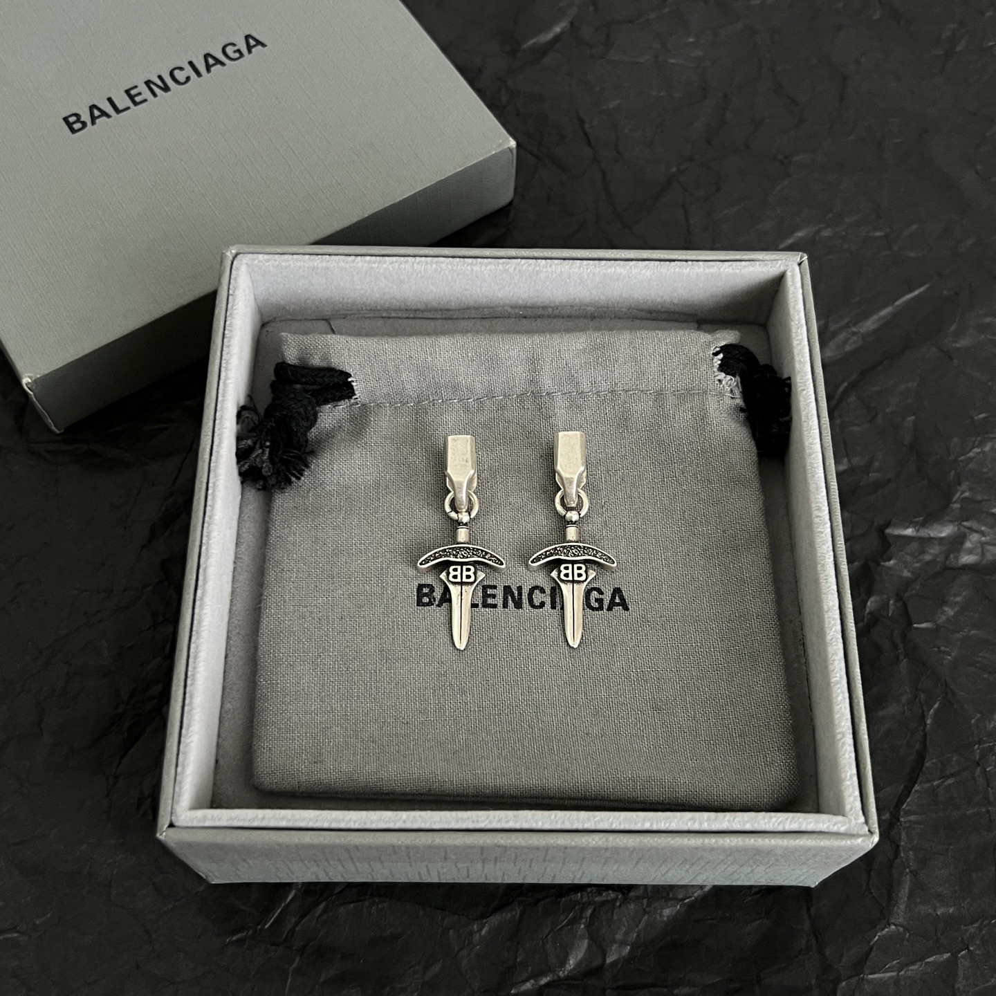】 巴黎世家  Balenciaga 耳环  简单大方 大牌金质感饱满 ，搭配衣服超好看 ！