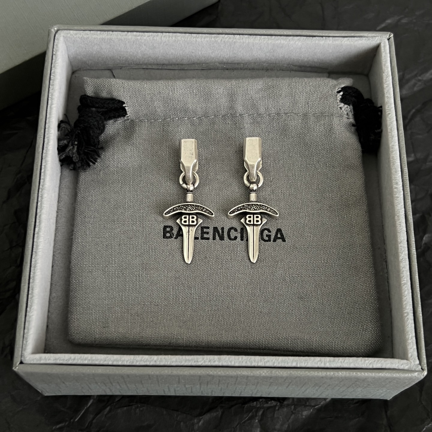 】 巴黎世家  Balenciaga 耳环  简单大方 大牌金质感饱满 ，搭配衣服超好看 ！