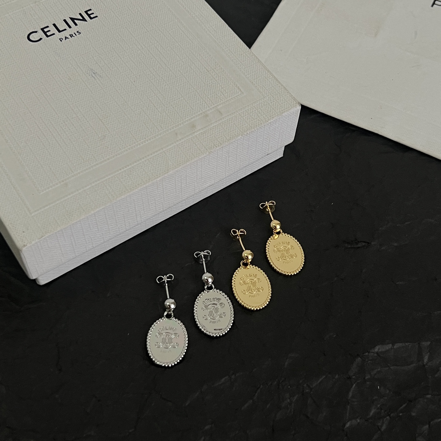 】Celine 赛琳 耳钉 一直是简约时尚界的标杆大胆的设计 百看不厌▪️搭配起来更Fashion ✨✨