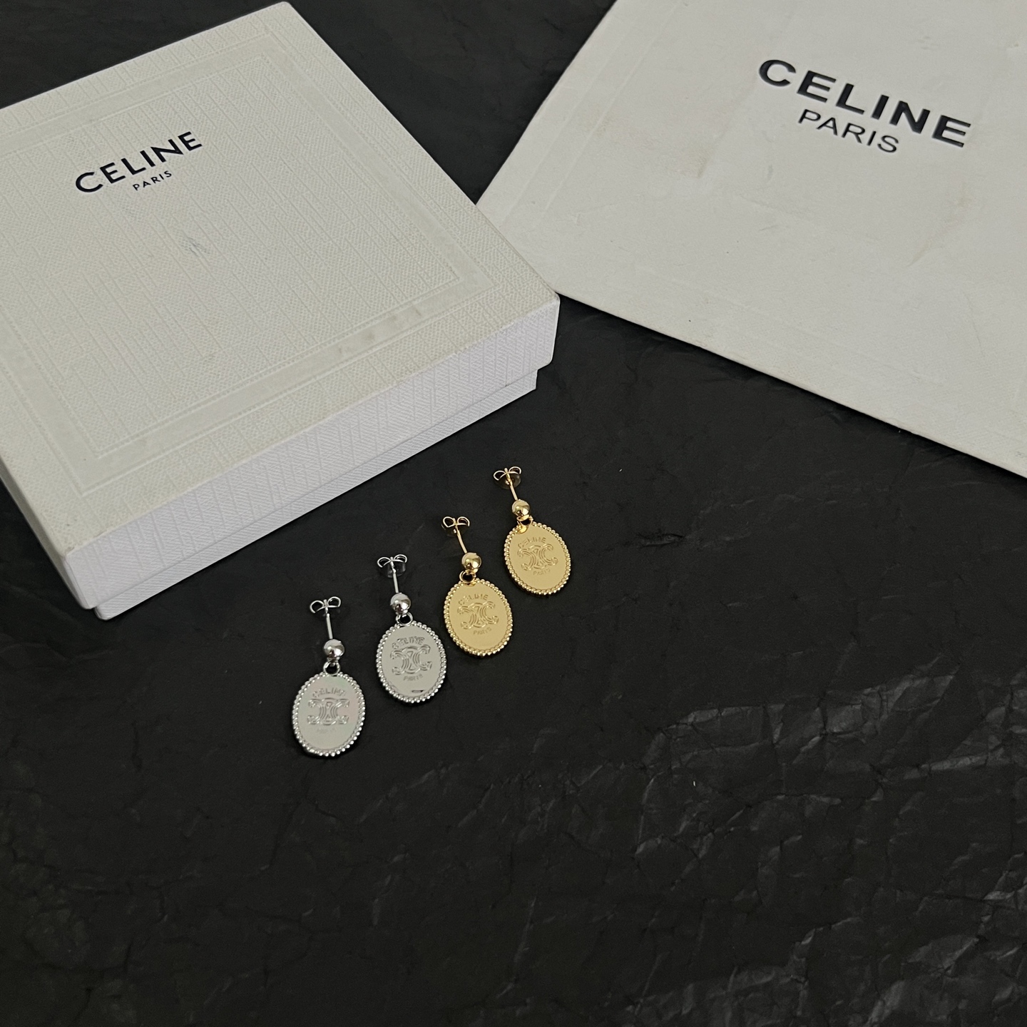 】Celine 赛琳 耳钉 一直是简约时尚界的标杆大胆的设计 百看不厌▪️搭配起来更Fashion ✨✨