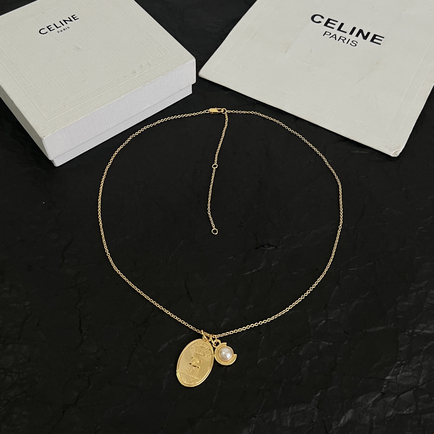 】Celine 赛琳 项链 一直是简约时尚界的标杆大胆的设计 百看不厌▪️搭配起来更Fashion ✨