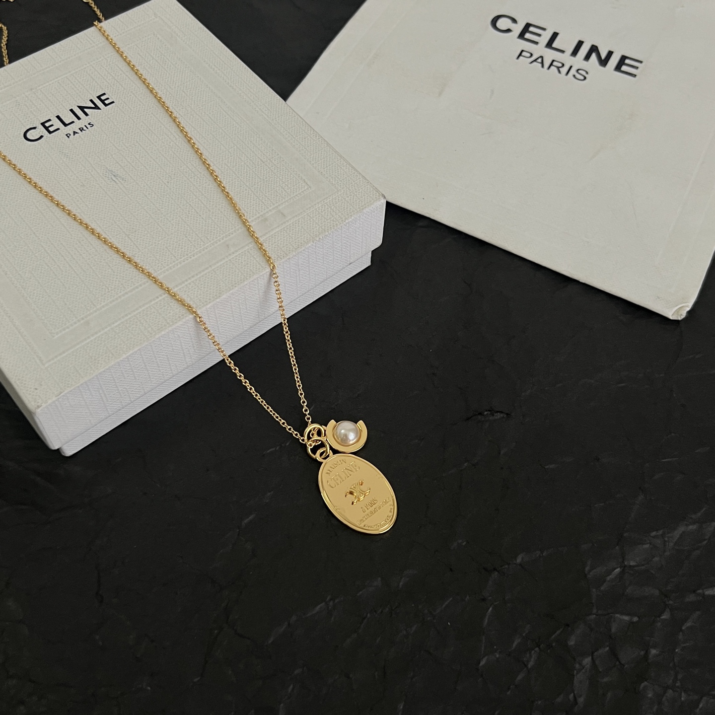 】Celine 赛琳 项链 一直是简约时尚界的标杆大胆的设计 百看不厌▪️搭配起来更Fashion ✨