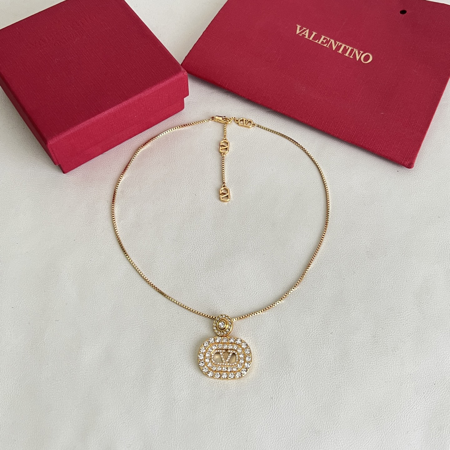 】Valentino 华伦天奴 项链💫重磅新品火爆网络来了 简约大方  时尚百搭