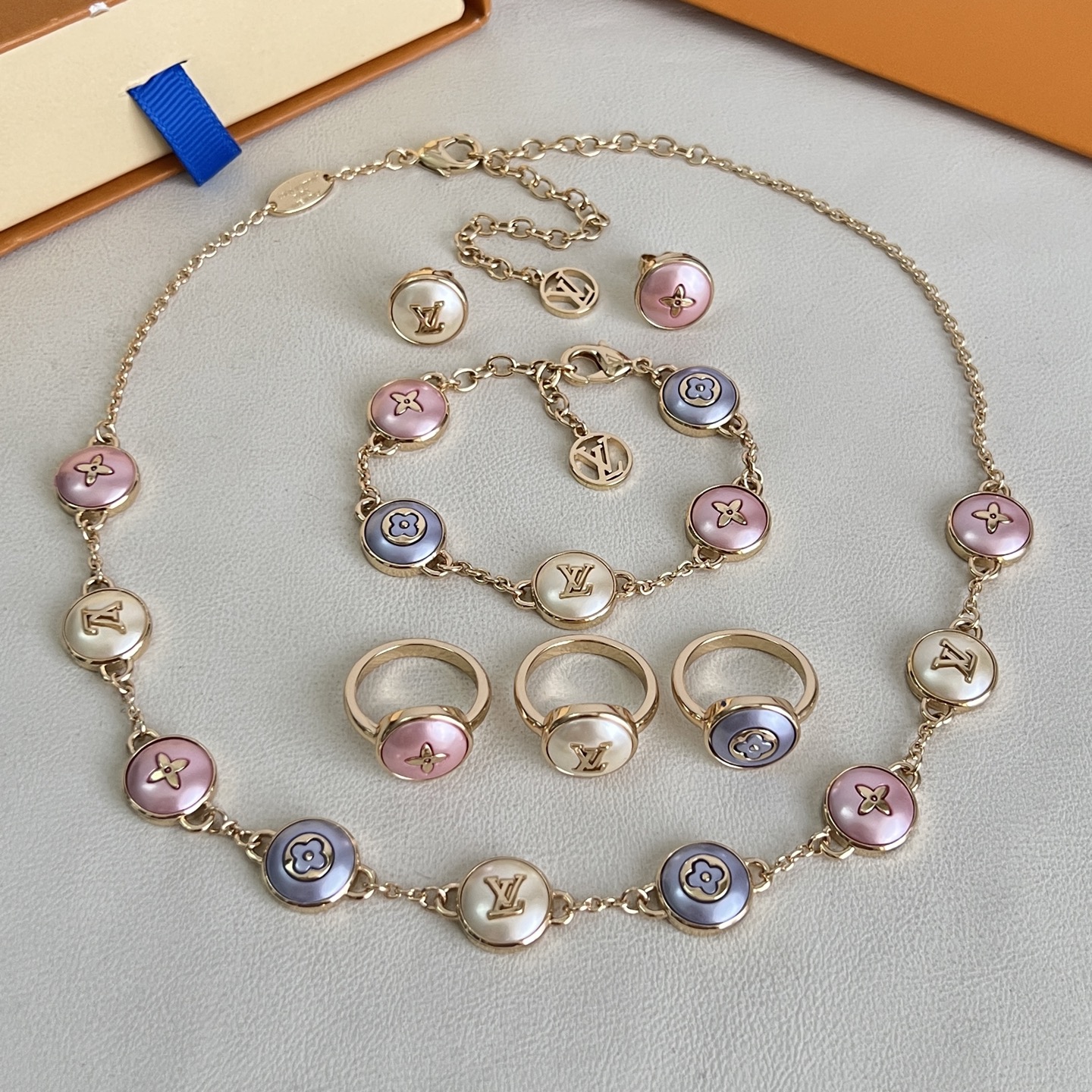 】3只一套，只有7码 新款原单货 LV 戒指🔹🔹Louis Vuitton 路易威登 戒指🔹专柜一致材质 火爆款出货 设