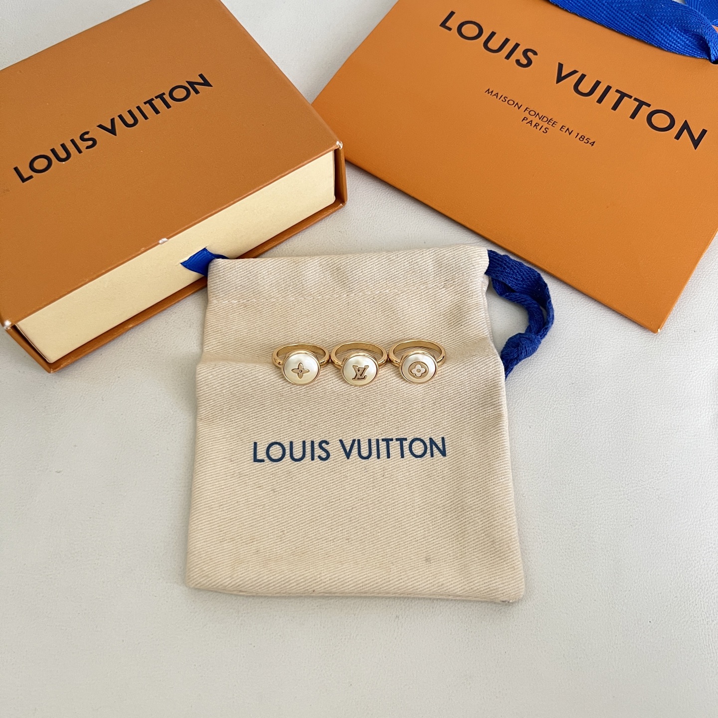 】3只一套，只有7码 新款原单货 LV 戒指🔹🔹Louis Vuitton 路易威登 戒指🔹专柜一致材质 火爆款出货 设
