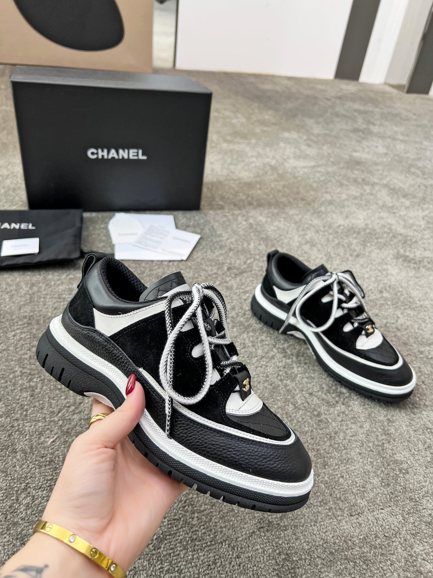 NO:721826,Chanel's latest 25C casual sneakers, original mold customization, incomparably beautiful and easy to wear, absolute fairy style, super comfortable, high-end and durable color matching, versatile, straightforward casual sports style, cool and natural, interpreting Chanel's fashionable femininity. The upper is made of custom imported pebbled calfskin, custom frosted calfskin, lining, original one-to-one professional custom mesh, original custom molded TPU combination outsole  Women's size 35-40, casual shoes/sports shoes, chanel, chanel, sneakers, cowhide19860909Chanel 香奈儿最新25C休闲运动鞋 原版模具定制 无敌漂亮又好穿 绝对仙女款 超级舒服,配色高级耐看 百搭 率性的休闲运动风,飒爽又自然,演绎香奈儿的时髦女性气质 鞋面 采用定制进口荔枝纹小牛皮定制磨砂小牛皮 内里 原版一比一专业定制网布 原版定制开模TPU组合大底 女码35-40,休闲鞋/运动鞋,chanel,chanel,sneakers,cowhide,Women's Shoes