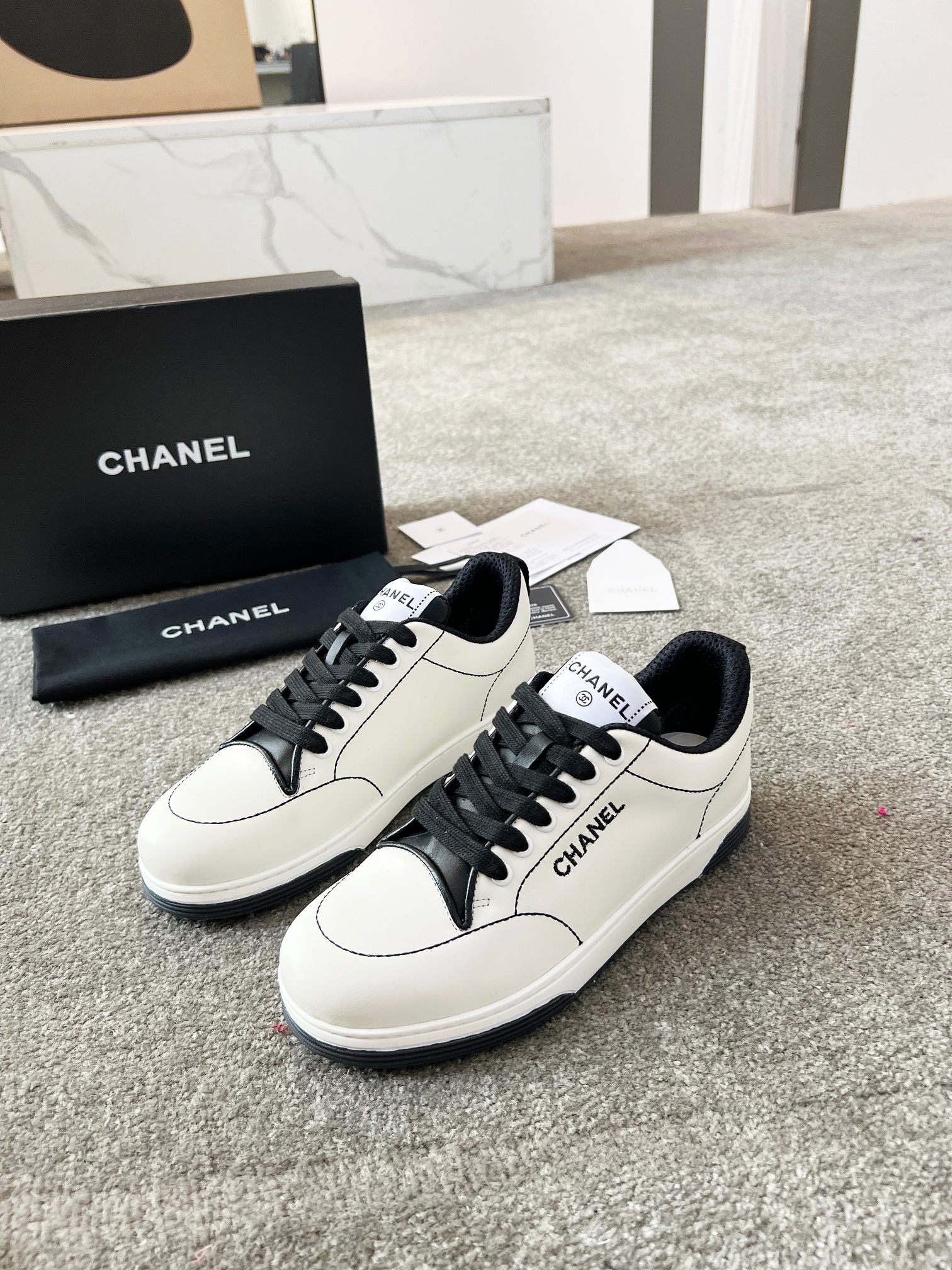 NO:129786,Chanel Chanel 2025c new casual sports shoes, super beautiful colors, very versatile, super comfortable, full of small fragrance style, classic and durable versatile, (cowhide, original outsole, good rebound. Size: 35-40, chanel, chanel, sneakers, cowhide19860909Chanel香奈儿2025c新款休闲运动鞋板鞋 超美的颜色 非常百搭 超级舒适 满满的小香风 经典耐看百搭款,（牛皮,原版大底,回弹力好 码数:35-40,,chanel,chanel,sneakers,cowhide,Women's Shoes