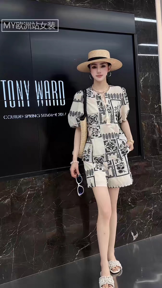 High-Quality Female Suit with Embroidery and Multiple Sizes for Fashionable Heroes - 图片 3