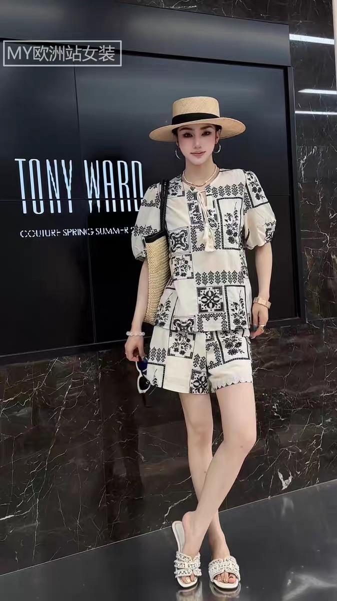 High-Quality Female Suit with Embroidery and Multiple Sizes for Fashionable Heroes - 图片 4