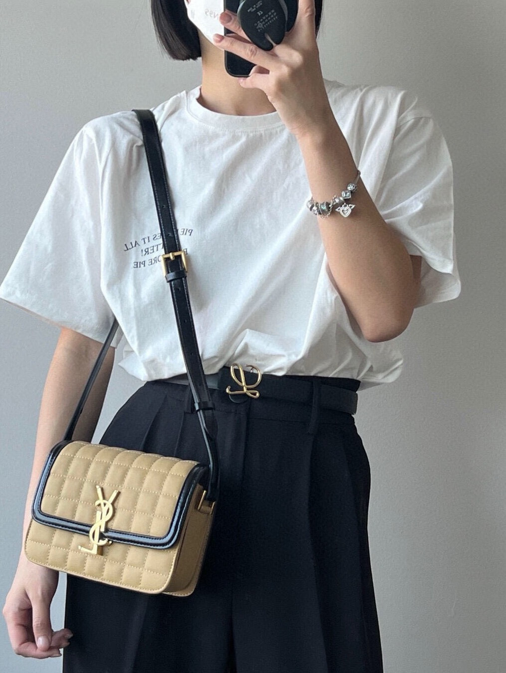 A vintage-inspired belt designed as an understated accent for year-round - Comprehensive 6