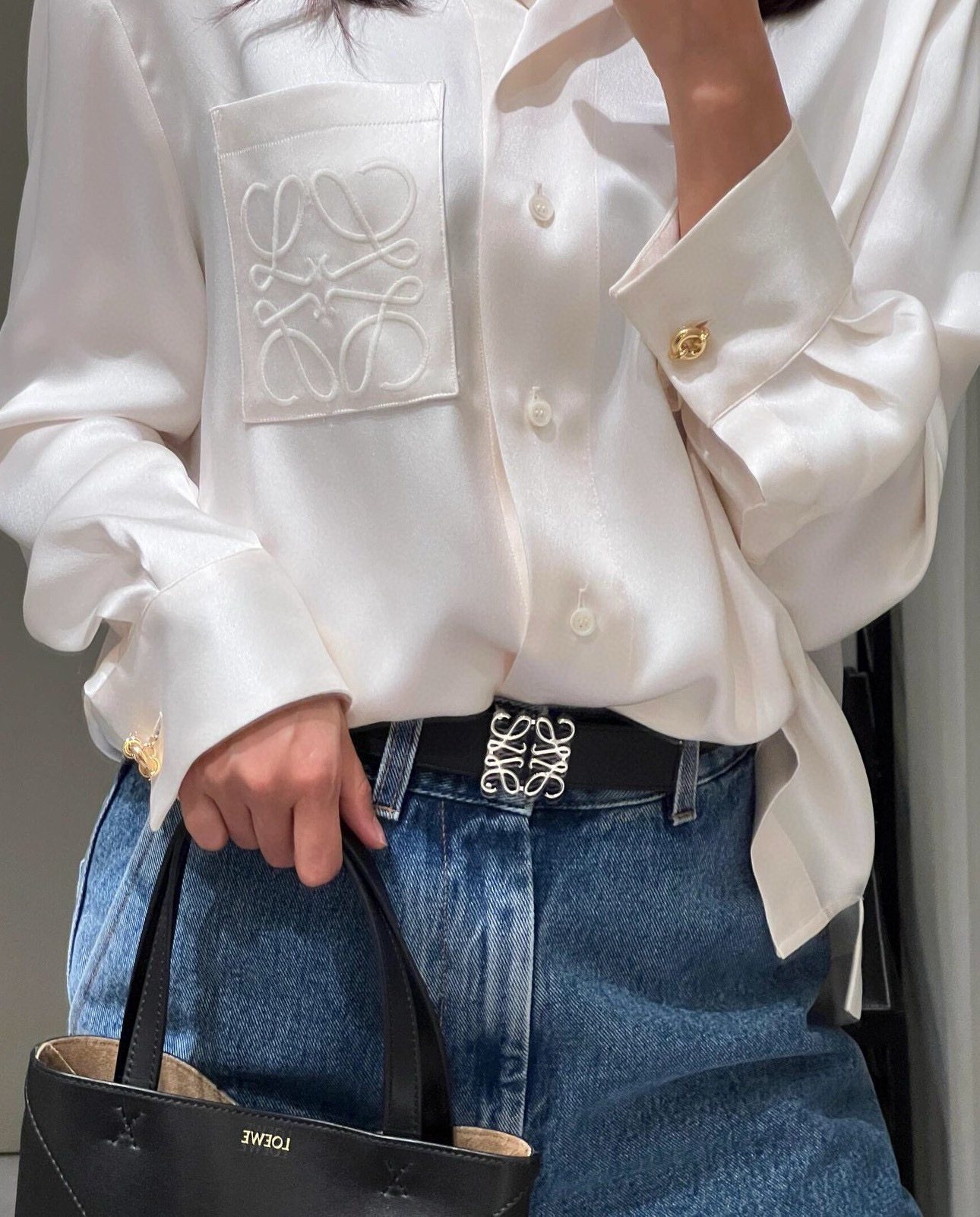 A vintage-inspired belt designed as an understated accent for year-round - Comprehensive 4