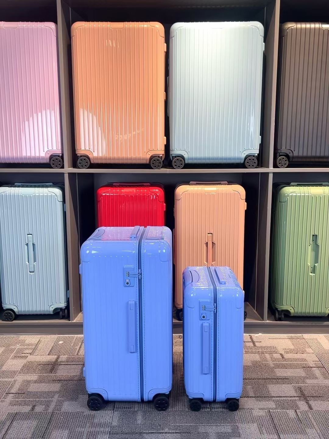 RIMOWA Essential Cabin Luggage - Lightweight & Durable Travel Companion 3 i1716943178 8282 0