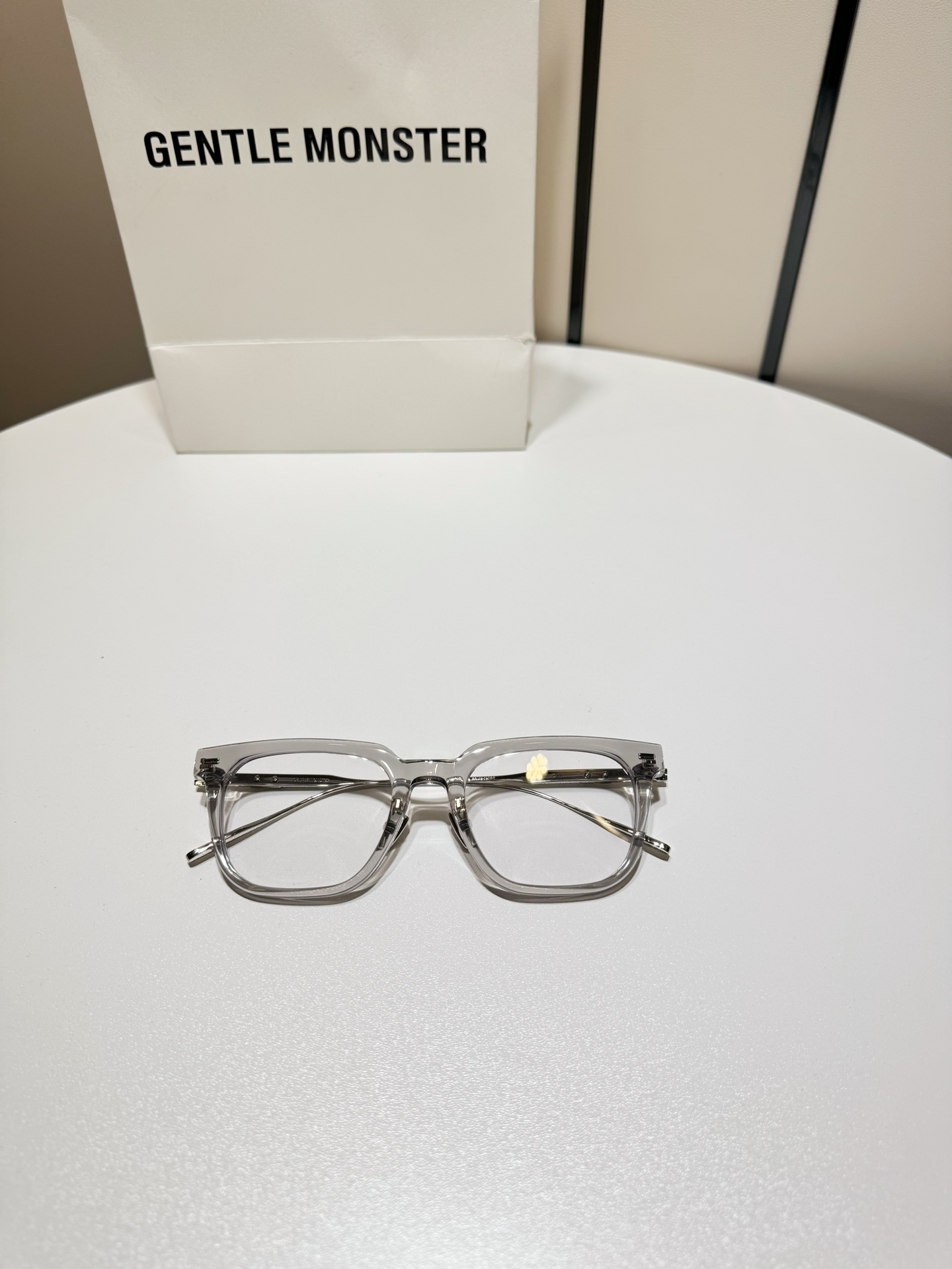 透灰色：GM防蓝光镜片 平光镜 近视眼镜架 。
