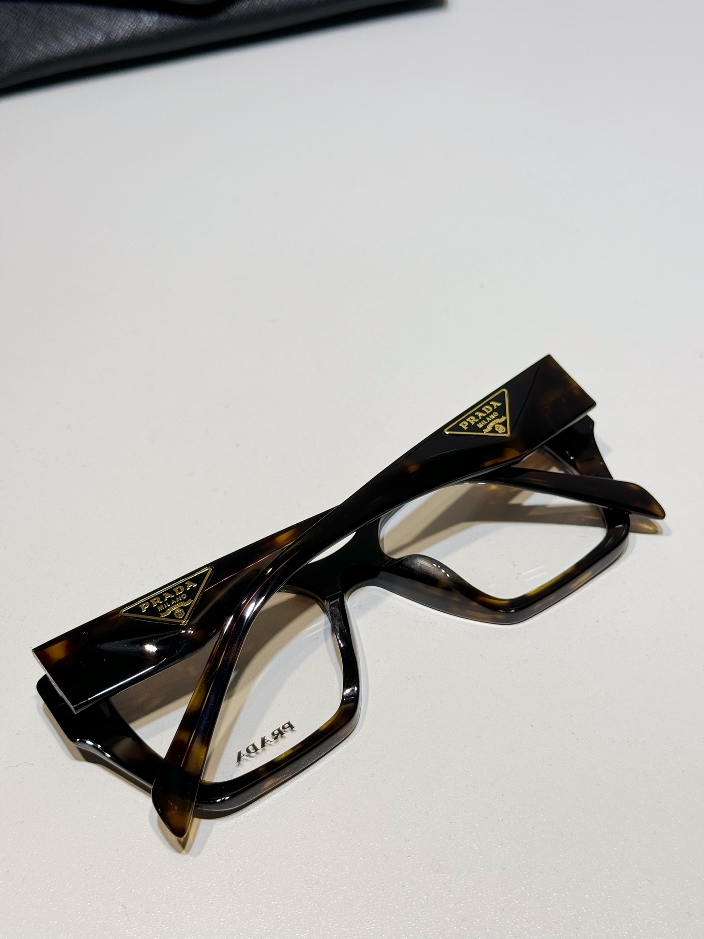 Prada Stylish tortoise shell
