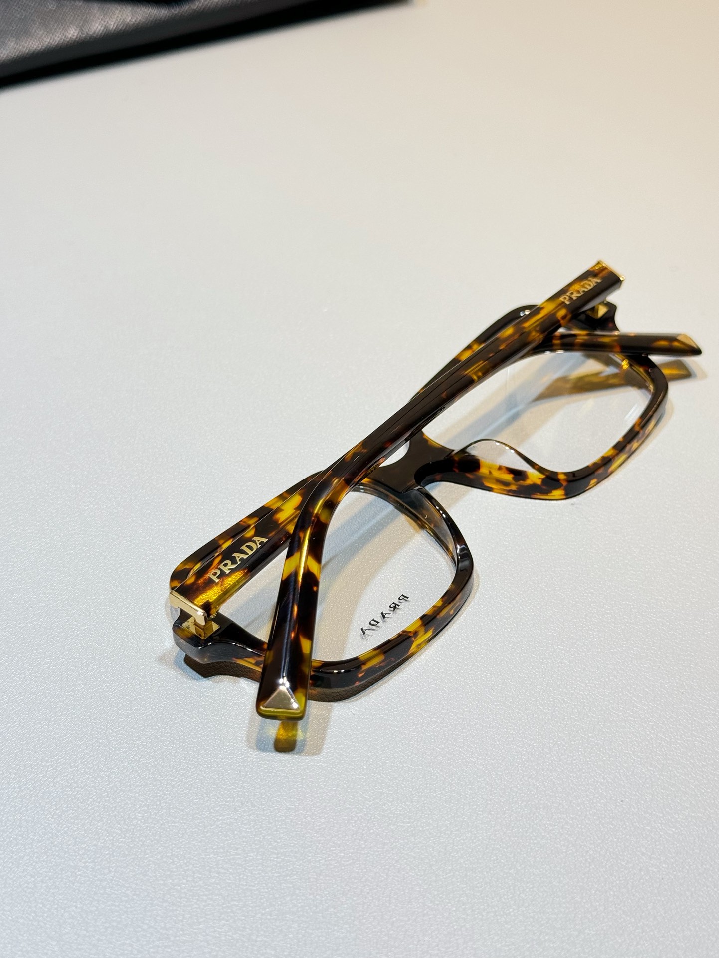 Prada Fashionable yellow tortoise color