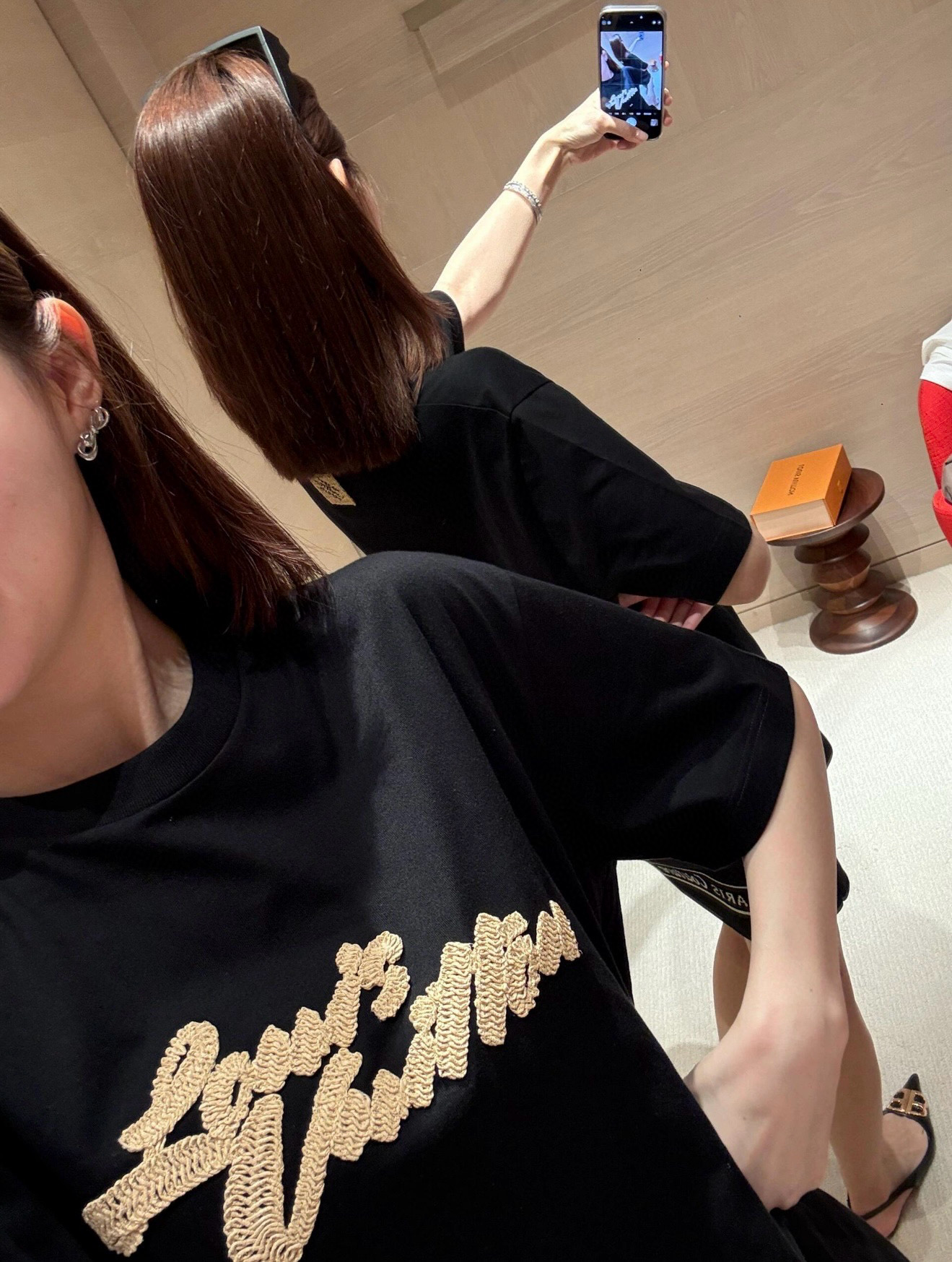 上身图 1V 25ss 草绳标识短袖-Chinese UA Cheap High Quatity Brand Clothes Bags handbags Sneakers wholesale wholesaler seller from China Factory suppliers Fashion Clothing Shoes best Quality Beautiful Price 上身图 1V 25ss 草绳标识短袖