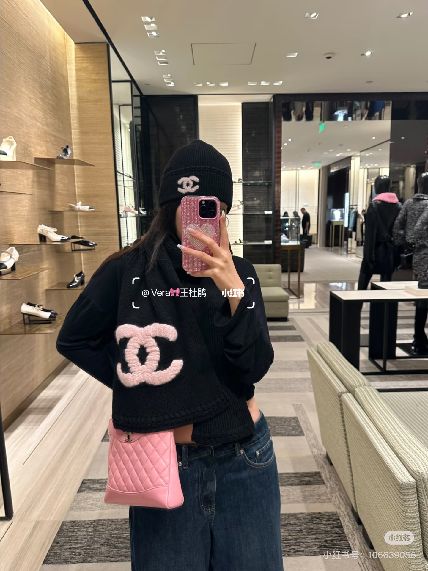 Chanel Chanel香奈儿围巾帽子套装上新 重磅推荐 C香奈儿秋冬新品 · 羊绒围巾 臻选上乘的山羊绒纤维