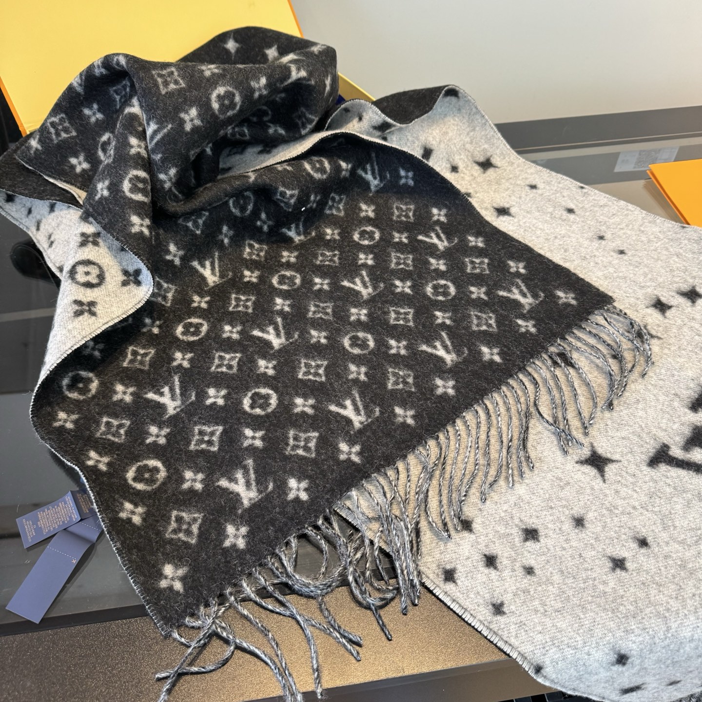 Louis Vuitton 𝐋𝐨𝐮𝐢𝐬 𝐕𝐮𝐢𝐭𝐭𝐨𝐧 Galaxy 星空羊绒披肩