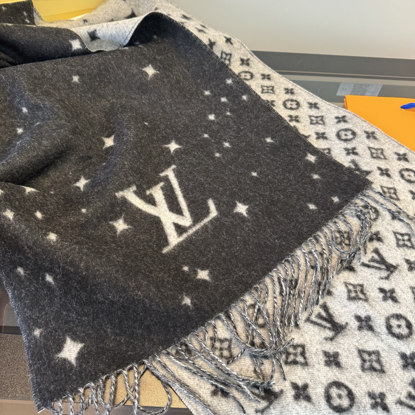 Louis Vuitton 𝐋𝐨𝐮𝐢𝐬 𝐕𝐮𝐢𝐭𝐭𝐨𝐧 Galaxy 星空羊绒披肩