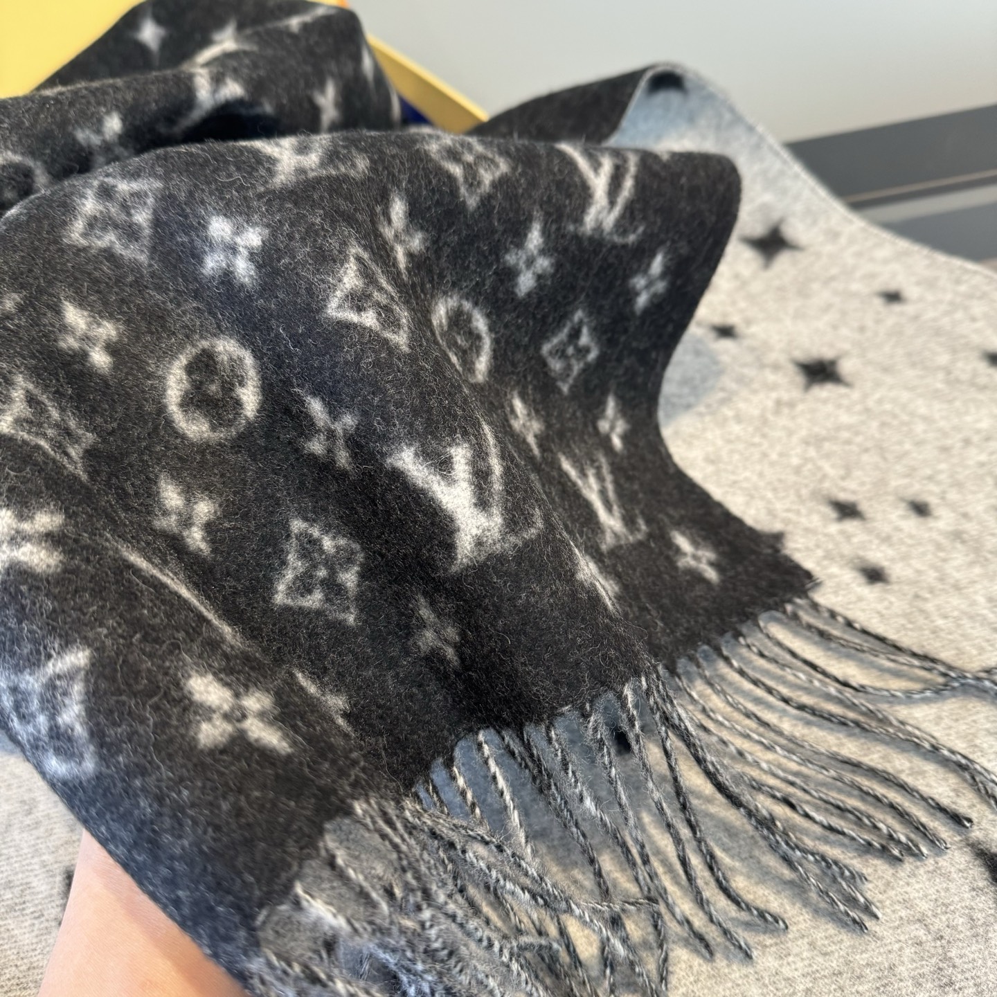 Louis Vuitton 𝐋𝐨𝐮𝐢𝐬 𝐕𝐮𝐢𝐭𝐭𝐨𝐧 Galaxy 星空羊绒披肩
