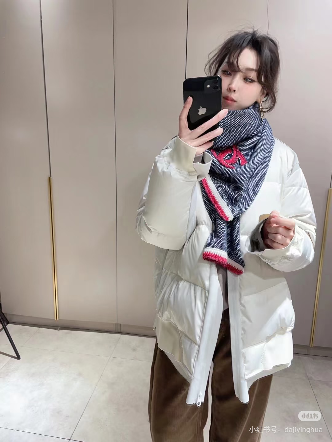 Chanel 炫雅针织面料：羊绒。尺寸：35*220。做一个香奈儿一般的人女人