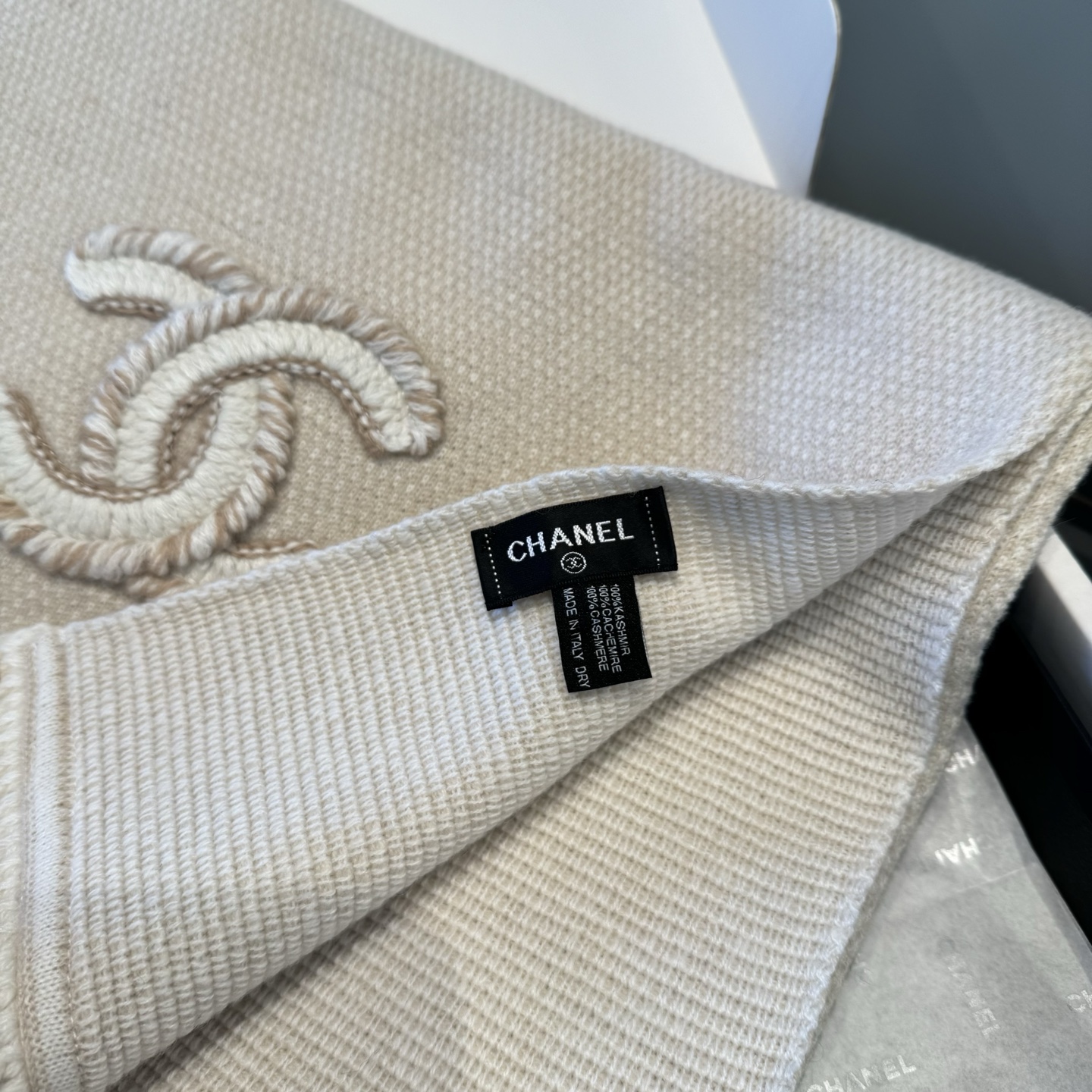 Chanel 炫雅针织面料：羊绒。尺寸：35*220。做一个香奈儿一般的人女人