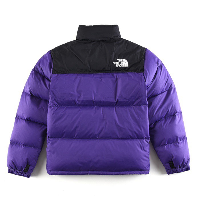 得物官方订单 羽绒服 【北面】 TheNorthFace北面1996羽绒服 TheNorthFace"的字面含义为山的最寒冷、最艰难一面。它也是TheNorthFace"的产品能够发挥功能的地方。TheNorthFace。一直致力支持去发现亲近自然。赞助探险家们去征服那些遥远的,人类尚不可触及的角落。TheNorthFace"的标识,取自于美国Yosemite优胜美地国家公园内的半圆页山HalfDome,这也是等岩爱好者们擎爬花岗石的终极目标。️ 产品信息：填充：RDS认证高品质700高蓬广检90白/灰鸭绒320g（每加大一码填充多20g） 产品搭配：可与1990冲锋衣合二为一，保暖性更佳。 面料：高密度户外轻度防水材料 拉链：YKK吉田ISO9000品质顶级ZP拉链 内胆：340T高端羽绒服防跑绒材料 特性：为冬季户外提供保暖呵护，保暖性出色，穿着轻便不厚重。 Size：S-XXL