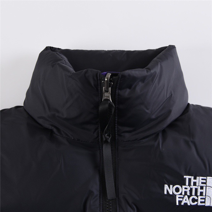 得物官方订单 羽绒服 【北面】 TheNorthFace北面1996羽绒服 TheNorthFace"的字面含义为山的最寒冷、最艰难一面。它也是TheNorthFace"的产品能够发挥功能的地方。TheNorthFace。一直致力支持去发现亲近自然。赞助探险家们去征服那些遥远的,人类尚不可触及的角落。TheNorthFace"的标识,取自于美国Yosemite优胜美地国家公园内的半圆页山HalfDome,这也是等岩爱好者们擎爬花岗石的终极目标。️ 产品信息：填充：RDS认证高品质700高蓬广检90白/灰鸭绒320g（每加大一码填充多20g） 产品搭配：可与1990冲锋衣合二为一，保暖性更佳。 面料：高密度户外轻度防水材料 拉链：YKK吉田ISO9000品质顶级ZP拉链 内胆：340T高端羽绒服防跑绒材料 特性：为冬季户外提供保暖呵护，保暖性出色，穿着轻便不厚重。 Size：S-XXL