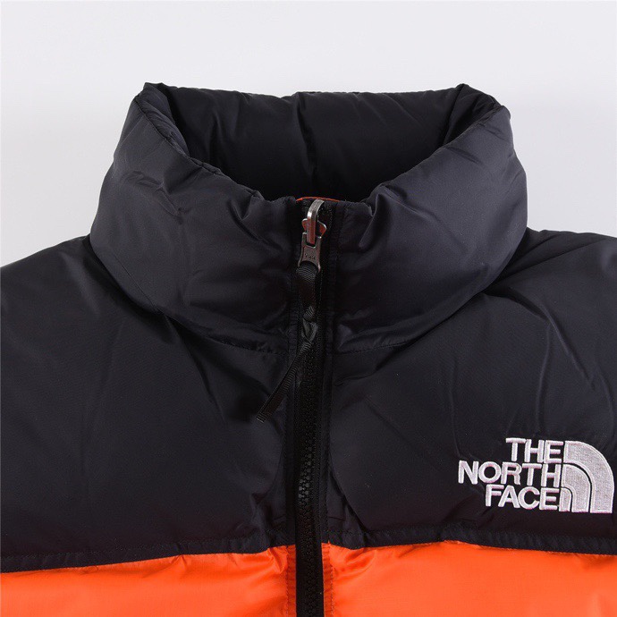 得物官方订单 羽绒服 【北面】 TheNorthFace北面1996羽绒服 TheNorthFace"的字面含义为山的最寒冷、最艰难一面。它也是TheNorthFace"的产品能够发挥功能的地方。TheNorthFace。一直致力支持去发现亲近自然。赞助探险家们去征服那些遥远的,人类尚不可触及的角落。TheNorthFace"的标识,取自于美国Yosemite优胜美地国家公园内的半圆页山HalfDome,这也是等岩爱好者们擎爬花岗石的终极目标。️ 产品信息：填充：RDS认证高品质700高蓬广检90白/灰鸭绒320g（每加大一码填充多20g） 产品搭配：可与1990冲锋衣合二为一，保暖性更佳。 面料：高密度户外轻度防水材料 拉链：YKK吉田ISO9000品质顶级ZP拉链 内胆：340T高端羽绒服防跑绒材料 特性：为冬季户外提供保暖呵护，保暖性出色，穿着轻便不厚重。 Size：S-XXL