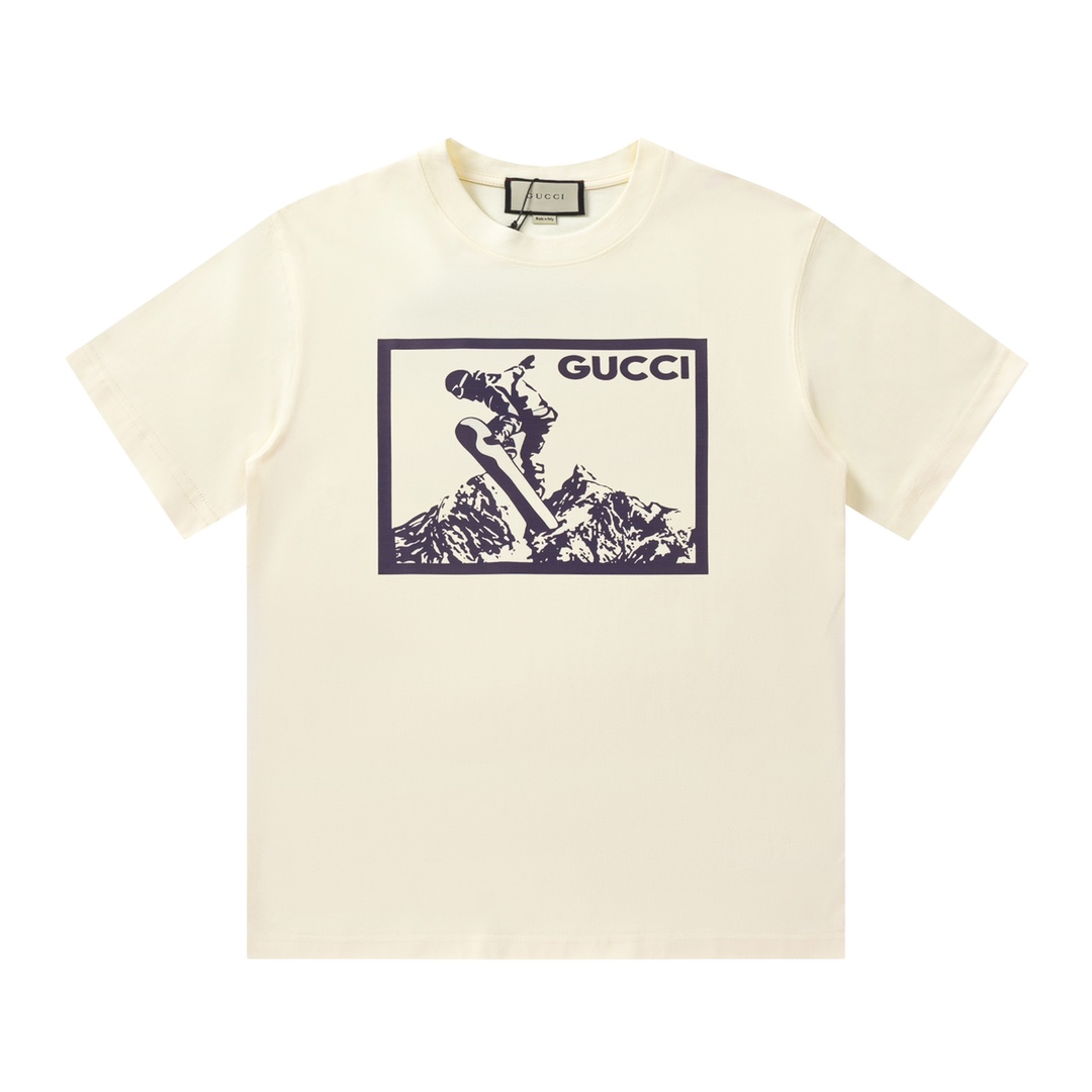 Camiseta de manga corta con logo de esquí clásico Gucci/Gucci, logo refinado y actualizado, tejido teñido en el mismo l…