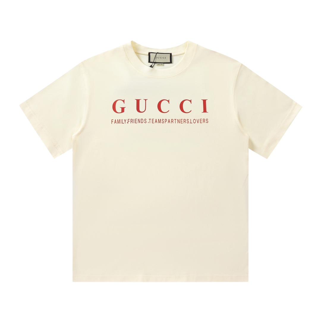 Camiseta de manga corta con logo clásico de letras Gucci/Gucci, logo refinado y actualizado, tejido teñido en el mismo …