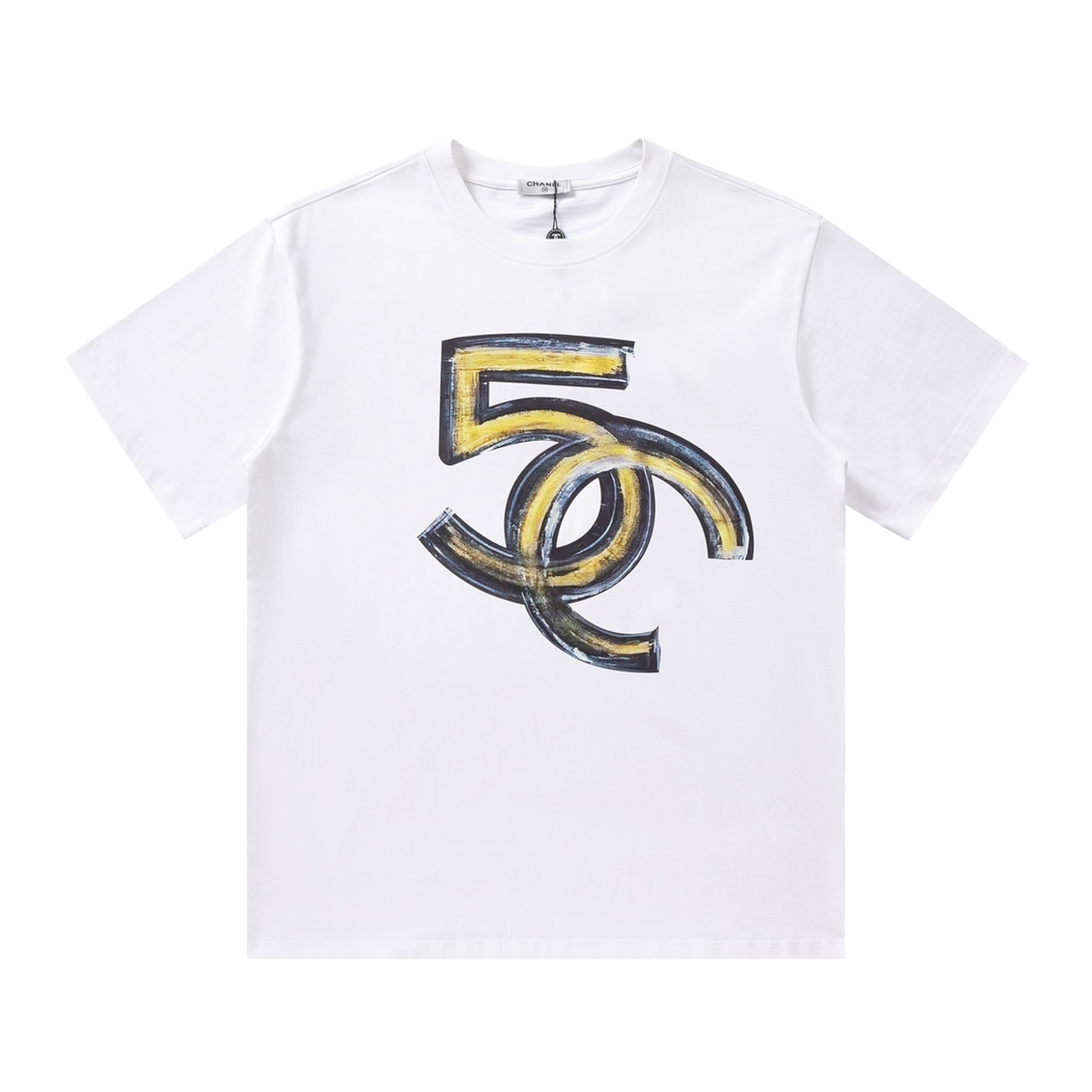 Chanel/香奈儿字母印花logoT恤短袖 采用印花工艺，纯棉柔软面料，对色定染面料，超精细平网印花工艺，潮流感十足，定染纯棉面料，宽松版型，三标齐全，男女同款 【xb0601】 颜色：黑色 白色 尺码：S-XL