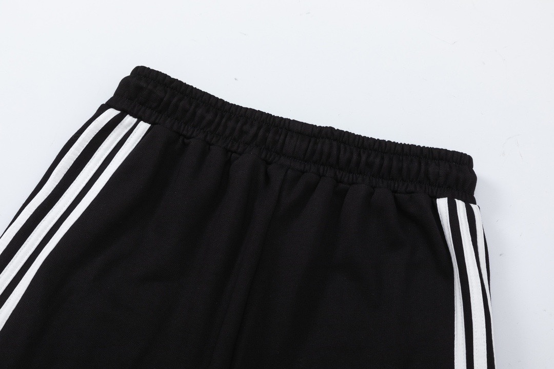 Adidas X Paris Family 23s Black Shorts in High-Quality Cow Belly Fabric - 图片 3