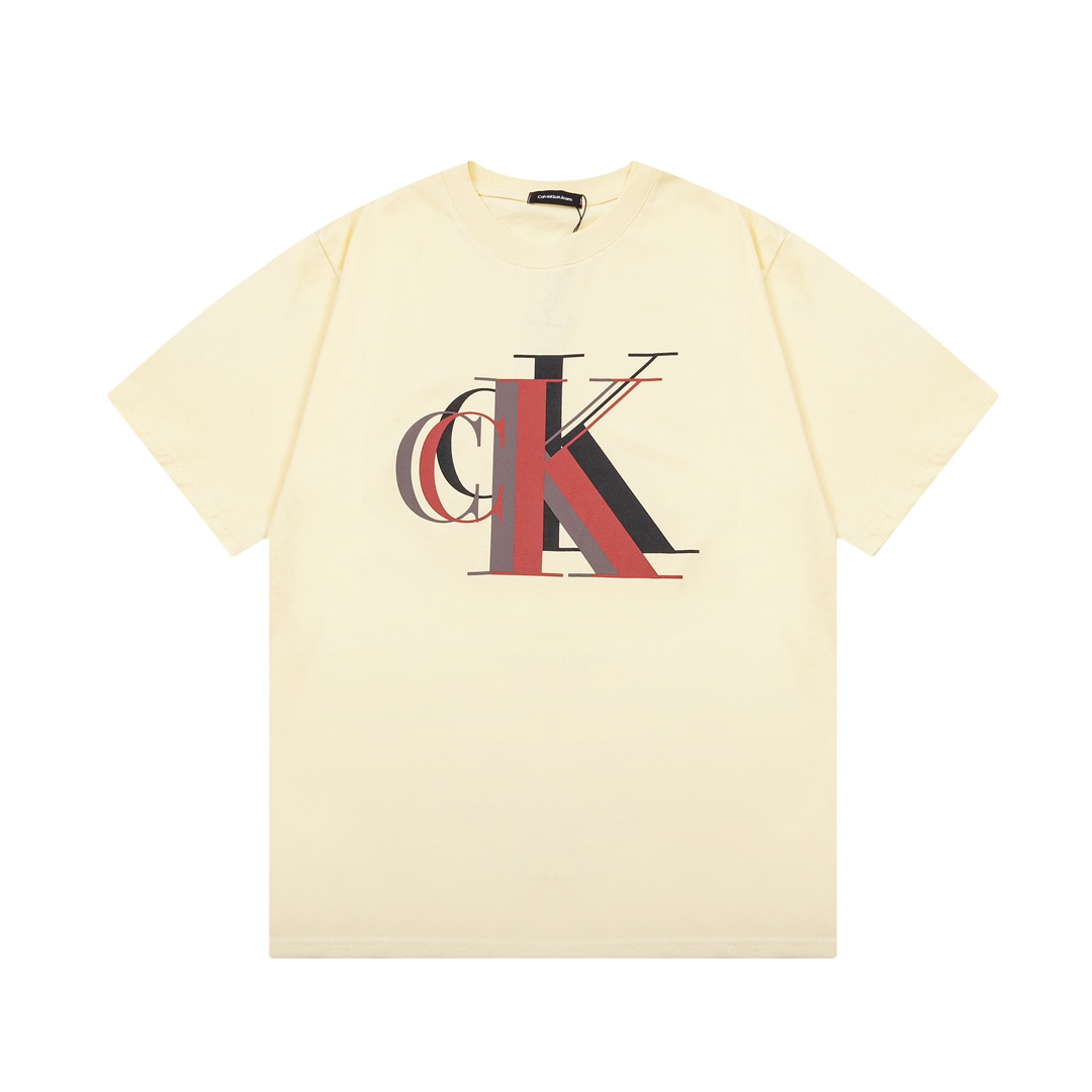 Camiseta CK 𝐂𝐚𝐥𝐯𝐢𝐧 𝐊𝐥𝐞𝐢𝐧 Camiseta de manga corta con patrón de imagen fantasma. ¡Mira esta CK lech…