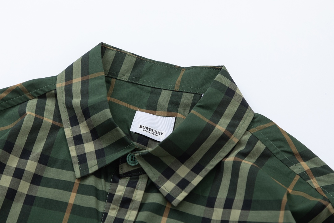 Burberry Classic Striped Shirt: Iconic Design, Premium Materials, Limited Edition, Various Sizes - 图片 3
