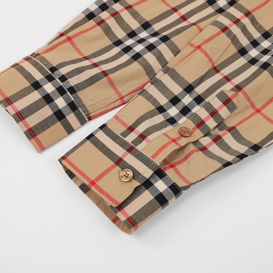 Burberry Classic Striped Shirt: Timeless Style with Intricate Detail and Quality Craftsmanship - 图片 9