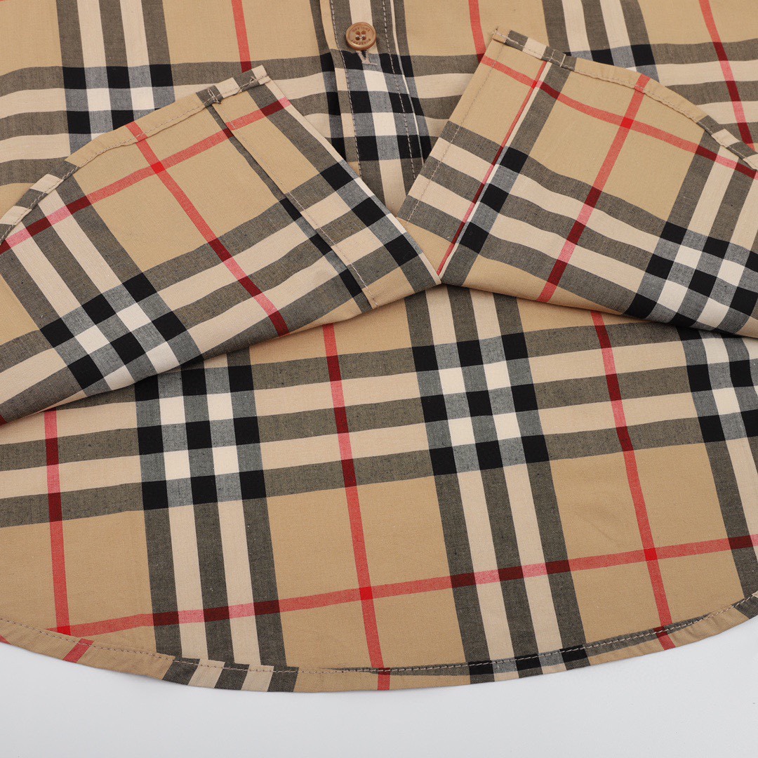 Burberry Classic Striped Shirt: Timeless Style with Intricate Detail and Quality Craftsmanship - 图片 6