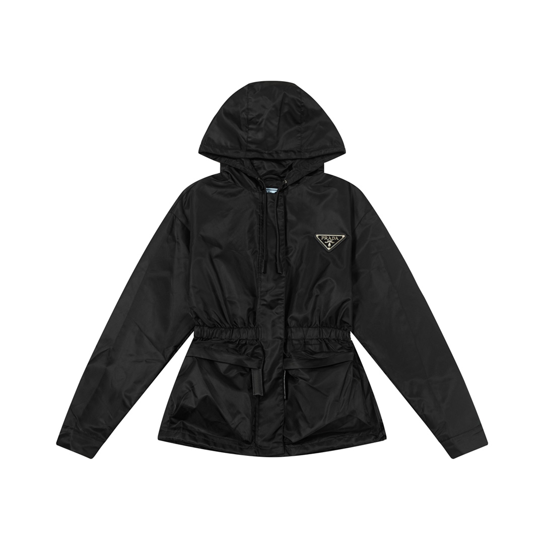 Parda/Prada gabardina de manga larga con capucha y cintura ajustada. Una gabardina muy genial, de color negro puro, con…