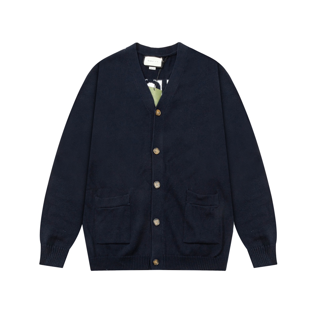 GUCCI/古驰24ss后背字母logo新款提花毛衣 采用进口针织毛衣面料 提花磨破工艺 做工非常精湛 男女同款上身非常百搭好看 不挑人 非常洋气 吊牌 吊粒 水洗 包装袋 全套辅料 颜值相当高 做工超精致 尺码：S M L
