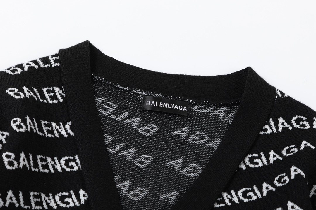 Balenciaga Paris Collection: Glamorous Monolithic Fashion with Classic Colors and Models - 图片 3