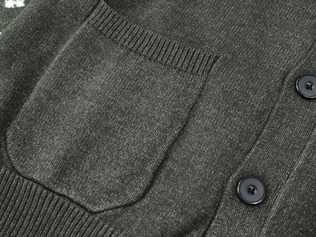 Louis Vuitton Unimonogram V-Shirts: Soft Knitwear Collection in 23 New Styles - 图片 7